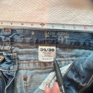 Ariat low rise boot cut jeans in good condition size 34x30